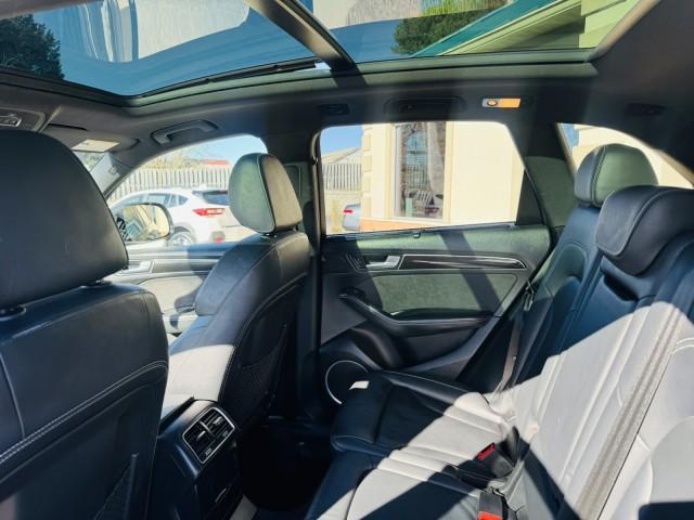 Photo of 2017 Moonlight Blue Metallic Audi SQ5