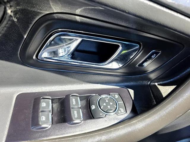 Photo of 2018 Magnetic Metallic Ford Taurus