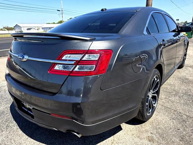 Photo of 2018 Magnetic Metallic Ford Taurus