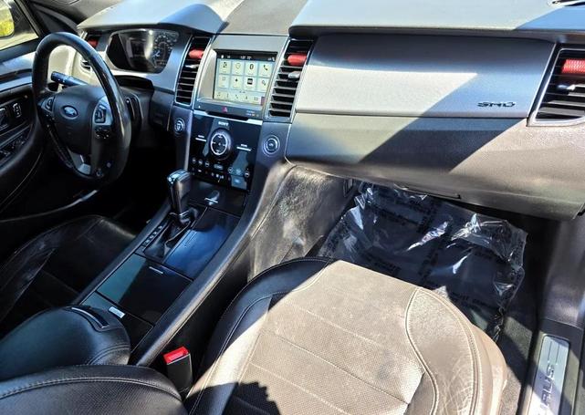 Photo of 2018 Magnetic Metallic Ford Taurus