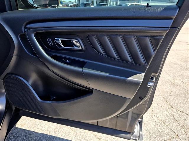 Photo of 2018 Magnetic Metallic Ford Taurus