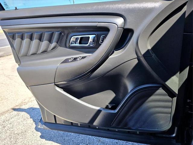 Photo of 2018 Magnetic Metallic Ford Taurus