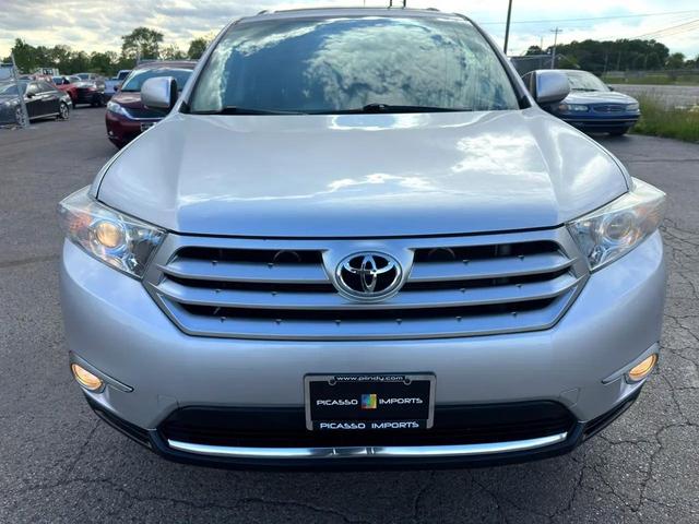 Photo of 2012 Classic Silver Metallic Toyota Highlander