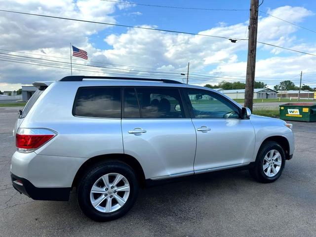 Photo of 2012 Classic Silver Metallic Toyota Highlander