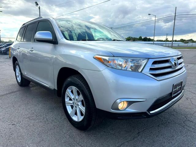 Photo of 2012 Classic Silver Metallic Toyota Highlander