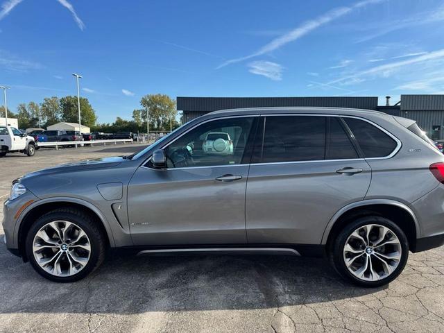 Photo of 2018 Space Gray Metallic BMW X5 eDrive