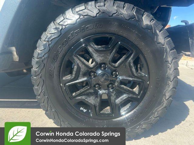 Photo of 2016 Bright White Clearcoat Jeep Wrangler