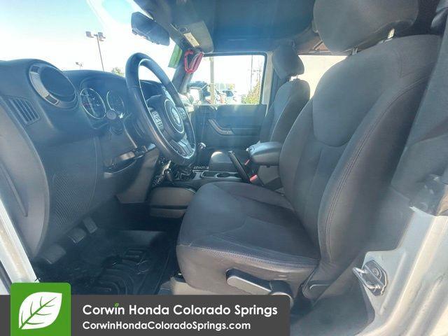 Photo of 2016 Bright White Clearcoat Jeep Wrangler
