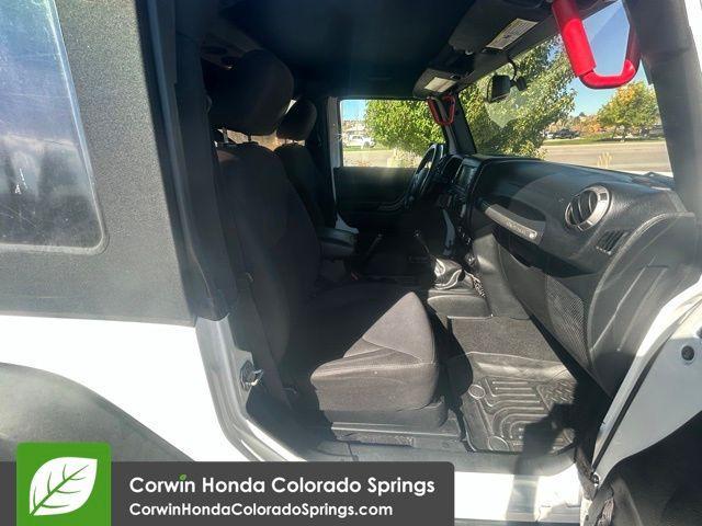 Photo of 2016 Bright White Clearcoat Jeep Wrangler
