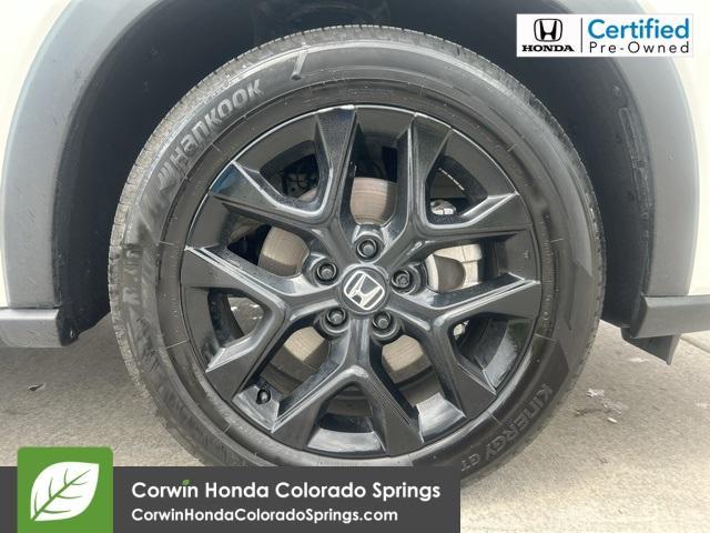 Photo of 2025 Platinum White Pearl Honda HR-V