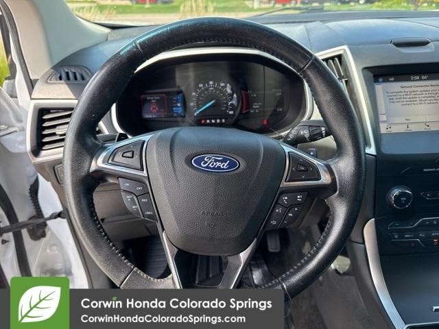 Photo of 2019 Oxford White Ford Edge
