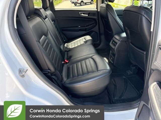Photo of 2019 Oxford White Ford Edge