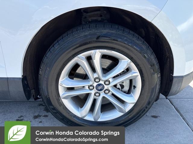 Photo of 2019 Oxford White Ford Edge
