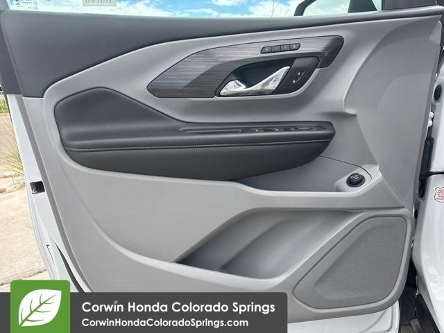 Photo of 2023 Summit White GMC Terrain