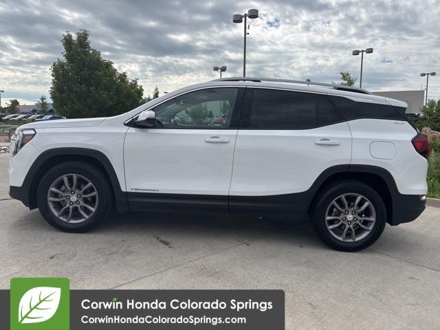 Photo of 2023 Summit White GMC Terrain