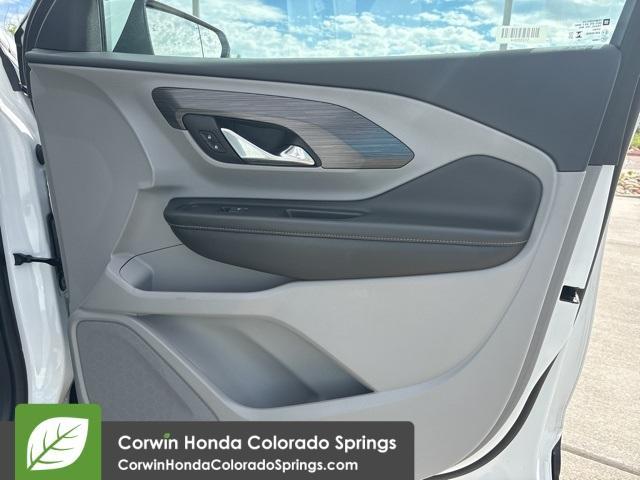 Photo of 2023 Summit White GMC Terrain