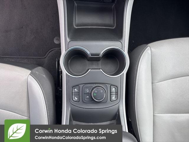 Photo of 2023 Summit White GMC Terrain