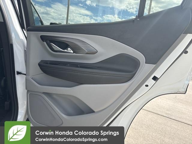 Photo of 2023 Summit White GMC Terrain