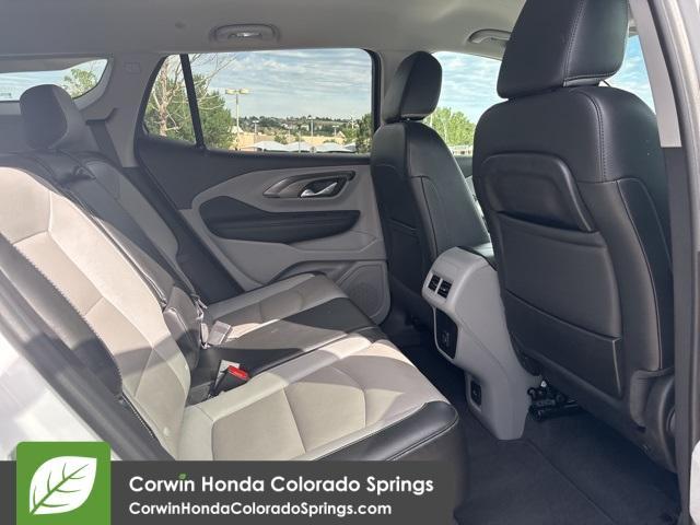 Photo of 2023 Summit White GMC Terrain