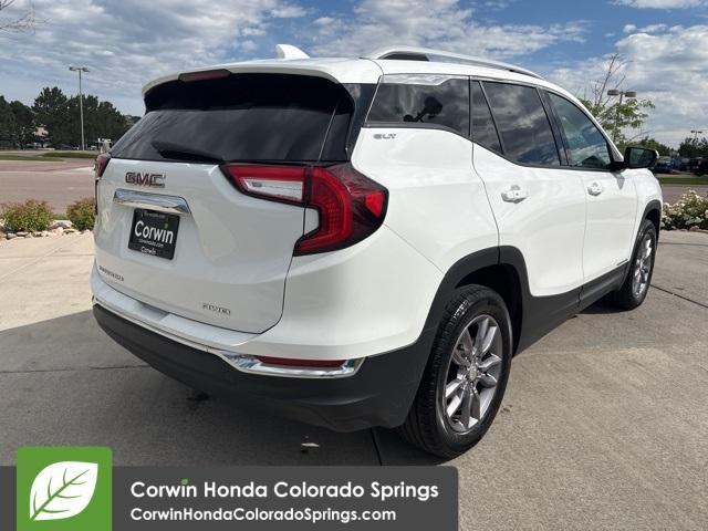 Photo of 2023 Summit White GMC Terrain