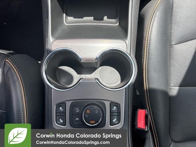 Photo of 2023 Summit White GMC Terrain
