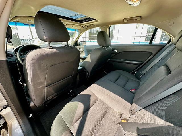 Photo of 2010 SILVER Ford Fusion
