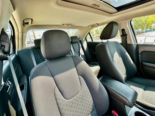 Photo of 2010 SILVER Ford Fusion