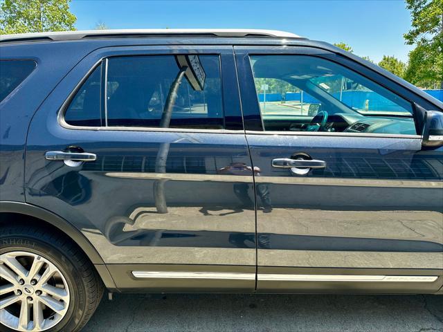 Photo of 2017 GREY Ford Explorer