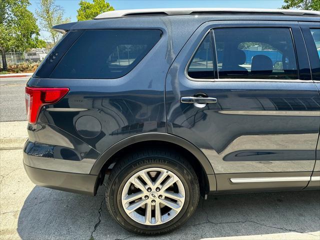 Photo of 2017 GREY Ford Explorer