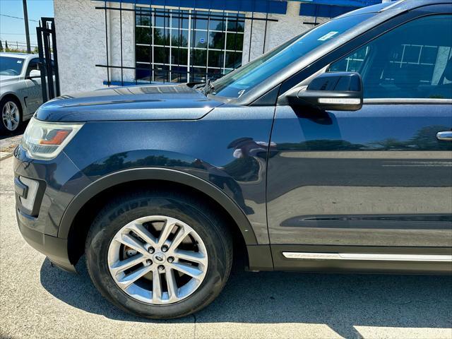 Photo of 2017 GREY Ford Explorer