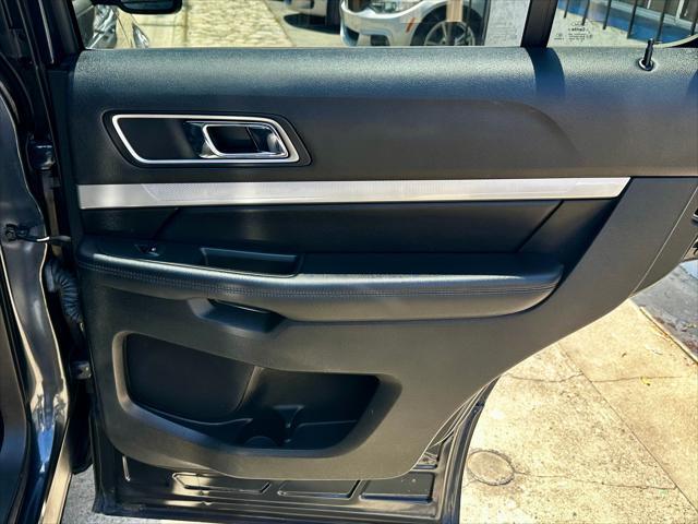 Photo of 2017 GREY Ford Explorer
