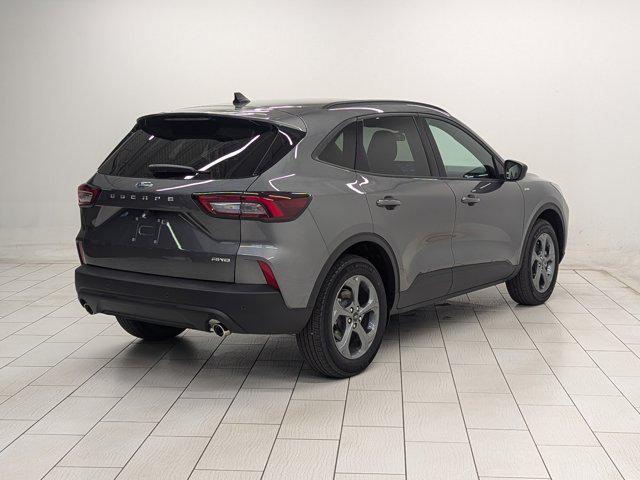 Photo of 2025 Carbonized Gray Metallic Ford Escape