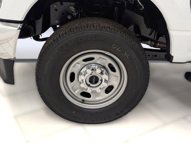 Photo of 2026 Oxford White Ford F-250