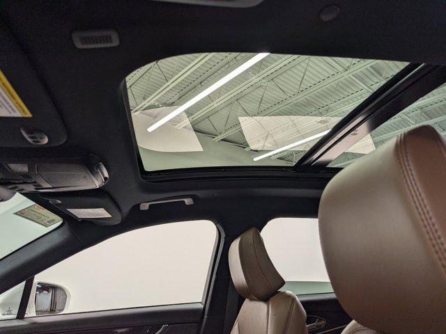 Photo of 2023 White Lincoln Nautilus