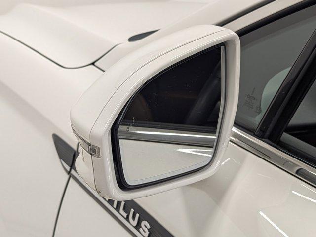 Photo of 2023 White Lincoln Nautilus
