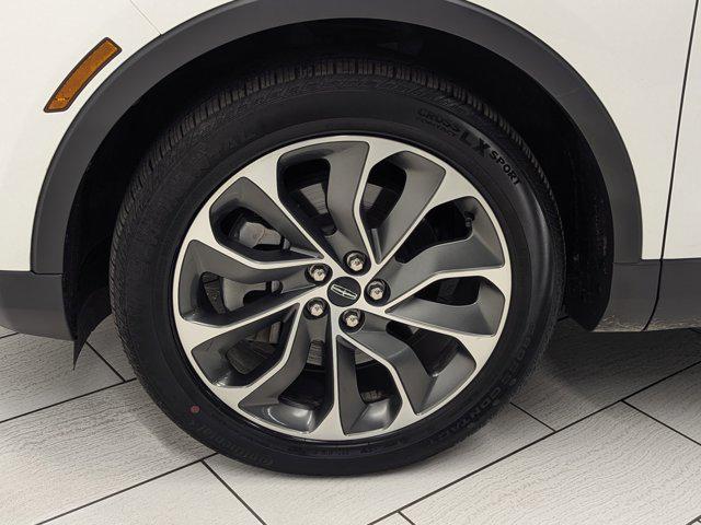 Photo of 2023 White Lincoln Nautilus