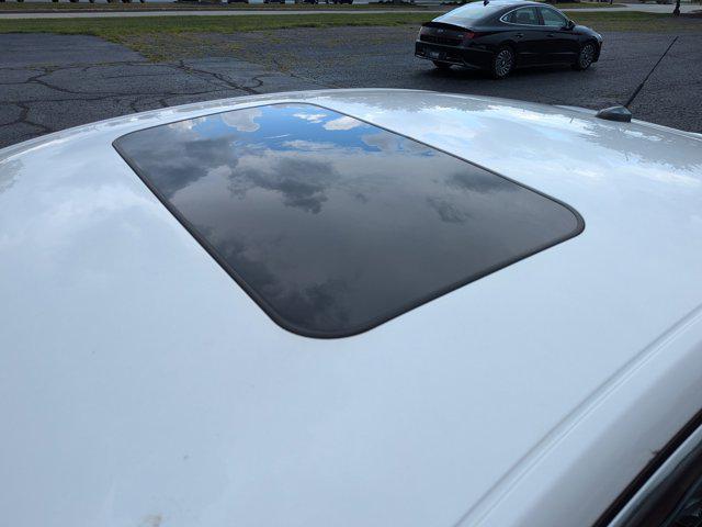Photo of 2019 White Ford Fusion Energi