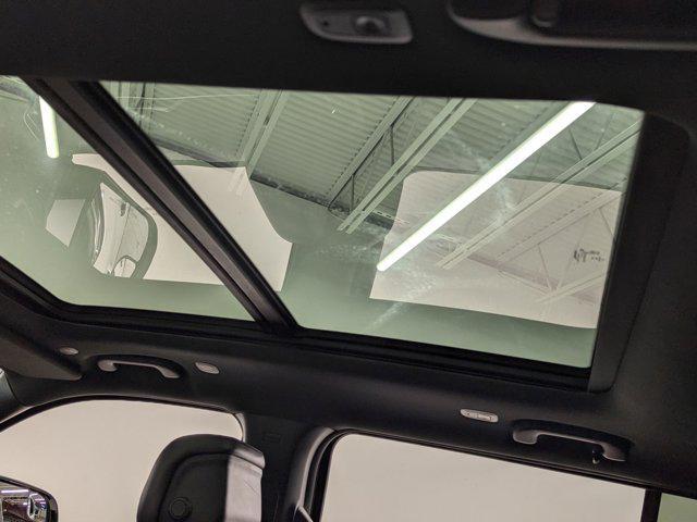 Photo of 2022 Bright White Clearcoat Jeep Wagoneer