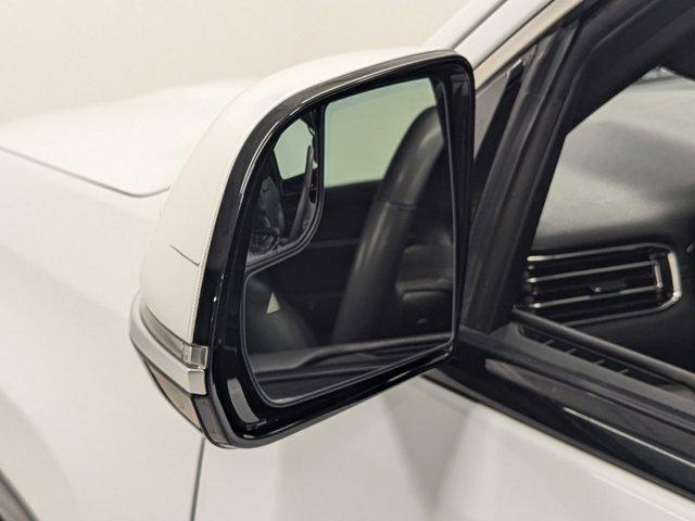Photo of 2022 Bright White Clearcoat Jeep Wagoneer