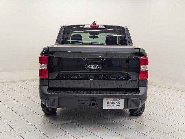 Photo of 2025 Shadow Black Ford Maverick
