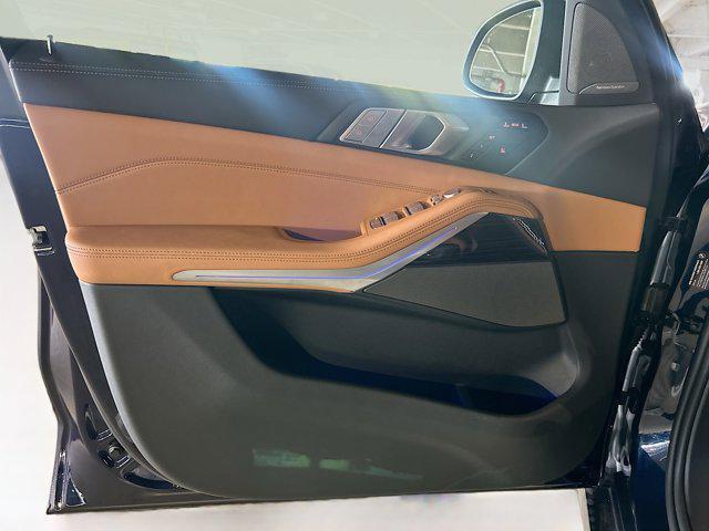 Photo of 2026 Tanzanite Blue II Metallic BMW X7