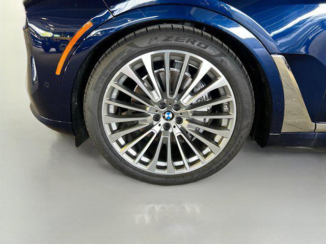 Photo of 2026 Tanzanite Blue II Metallic BMW X7