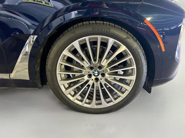 Photo of 2026 Tanzanite Blue II Metallic BMW X7