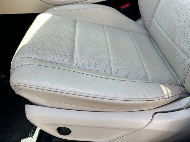 Photo of 2024 Polar White Mercedes-Benz GLE 350