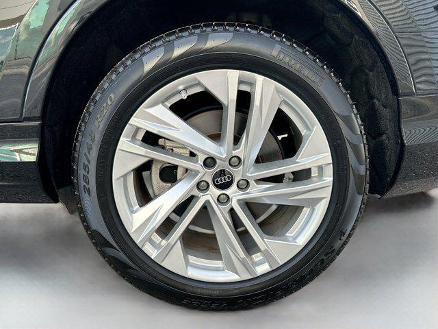 Photo of 2024 Mythos Black Metallic Audi Q7