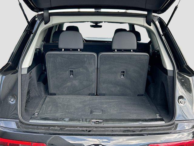 Photo of 2024 Mythos Black Metallic Audi Q7
