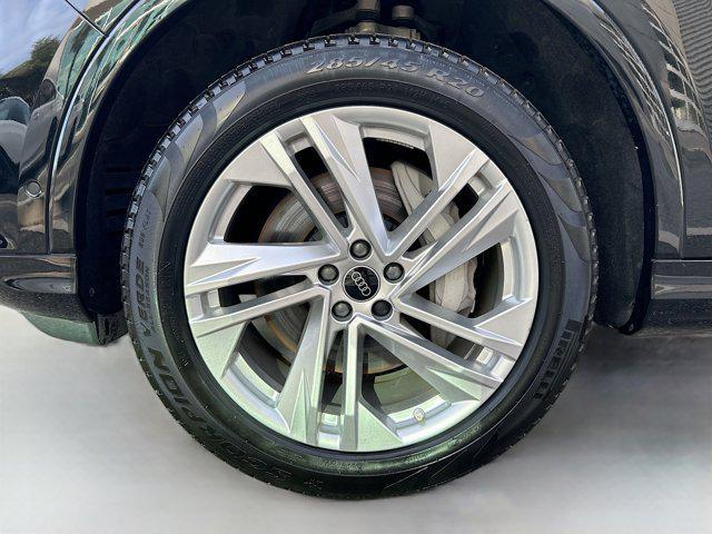 Photo of 2024 Mythos Black Metallic Audi Q7