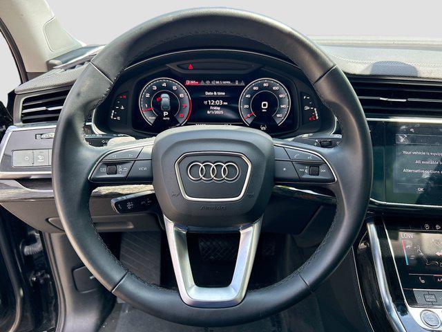 Photo of 2024 Mythos Black Metallic Audi Q7