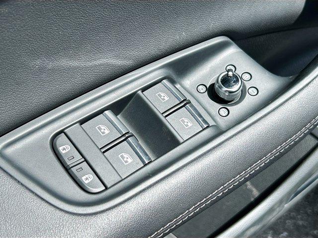 Photo of 2024 Mythos Black Metallic Audi Q7