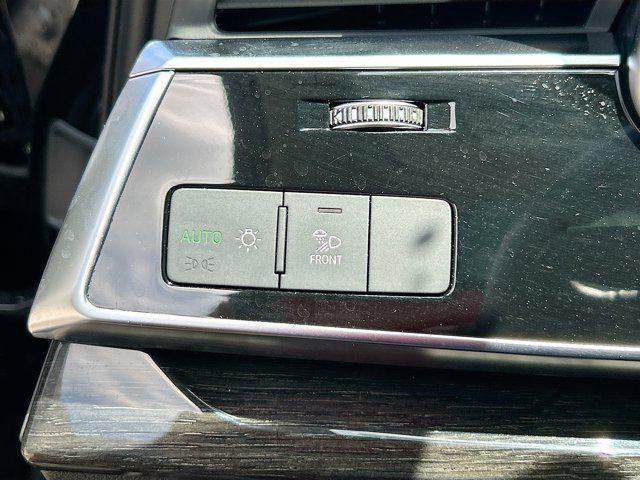 Photo of 2024 Mythos Black Metallic Audi Q7